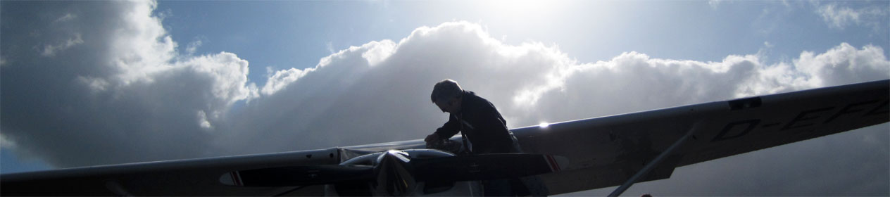 verschiedene Motive zum Thema Motorflug