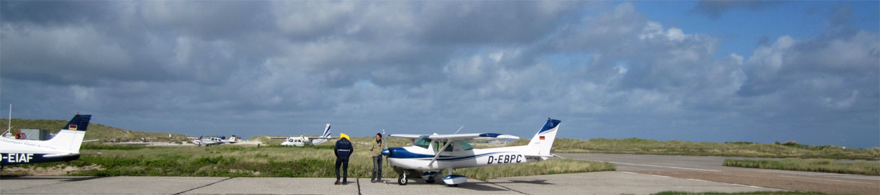 verschiedene Motive zum Thema Motorflug