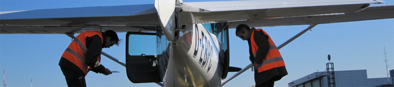 verschiedene Motive zum Thema Motorflug