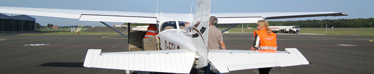 verschiedene Motive zum Thema Motorflug