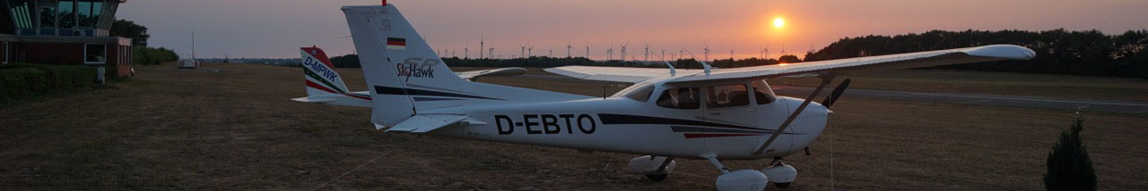 verschiedene Motive zum Thema Motorflug