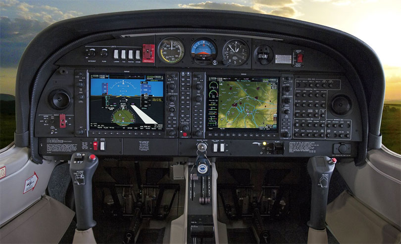 Das Cockpit der DA40 NG D-EATI mit Garmin G1000 NXi...